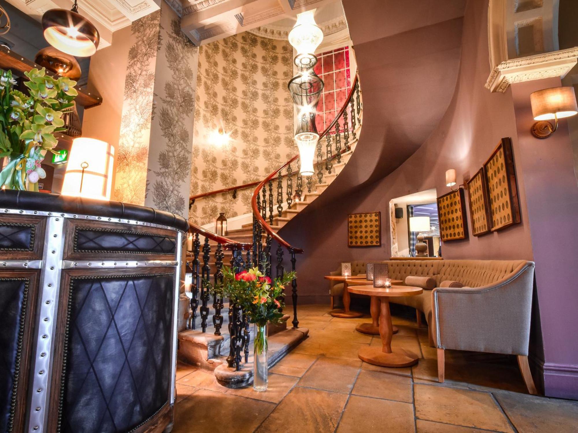 The Meadowpark Bar, Kitchen & Rooms 斯特灵 外观 照片
