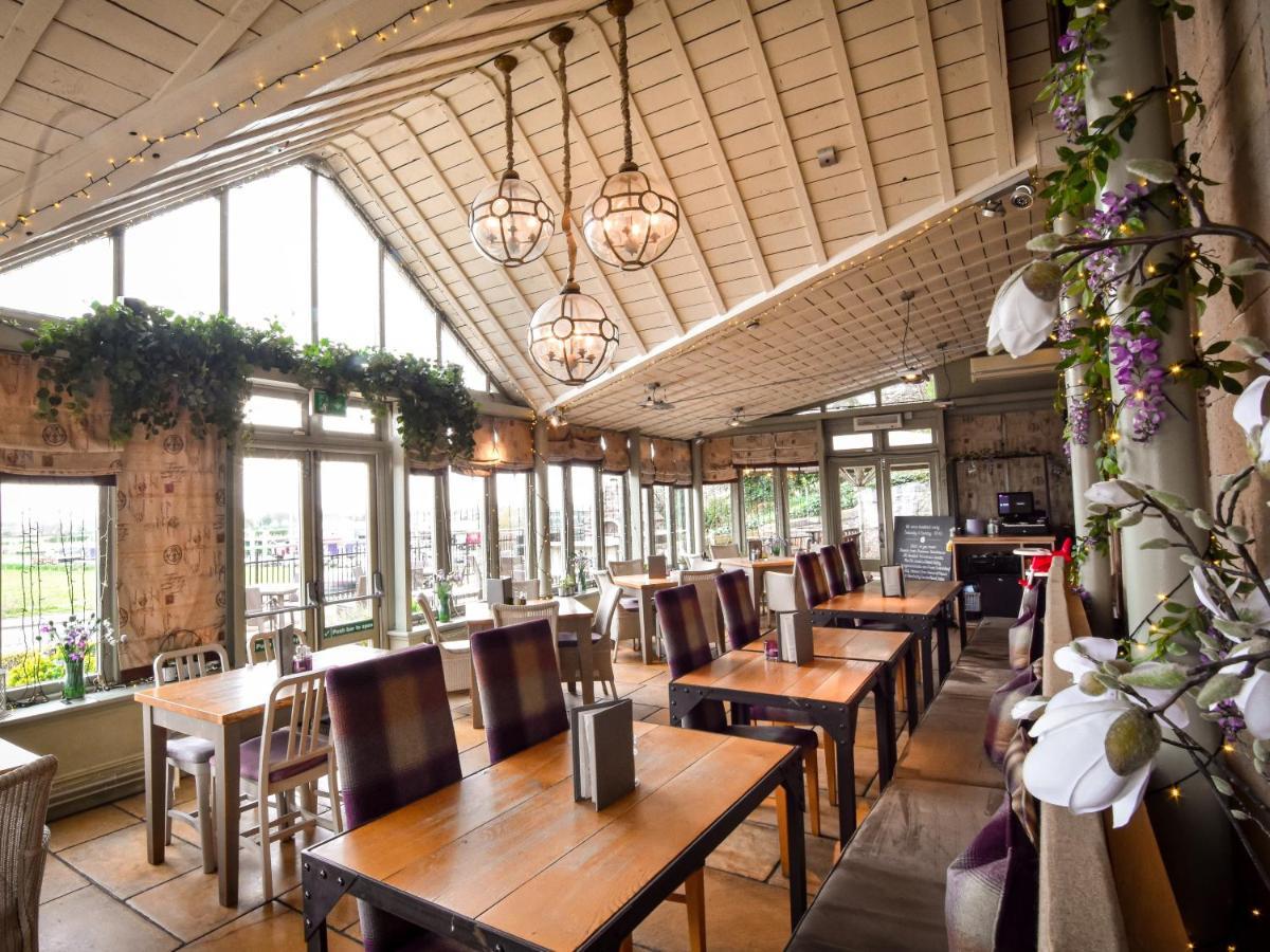 The Meadowpark Bar, Kitchen & Rooms 斯特灵 外观 照片