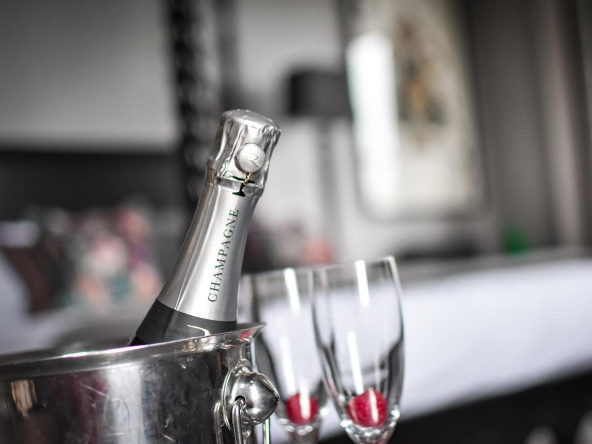 The Meadowpark Bar, Kitchen & Rooms 斯特灵 外观 照片